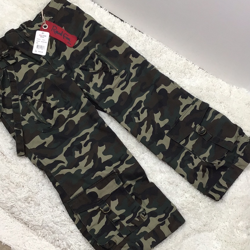 Red Fox Camo Hanging Strap Capris Nwt